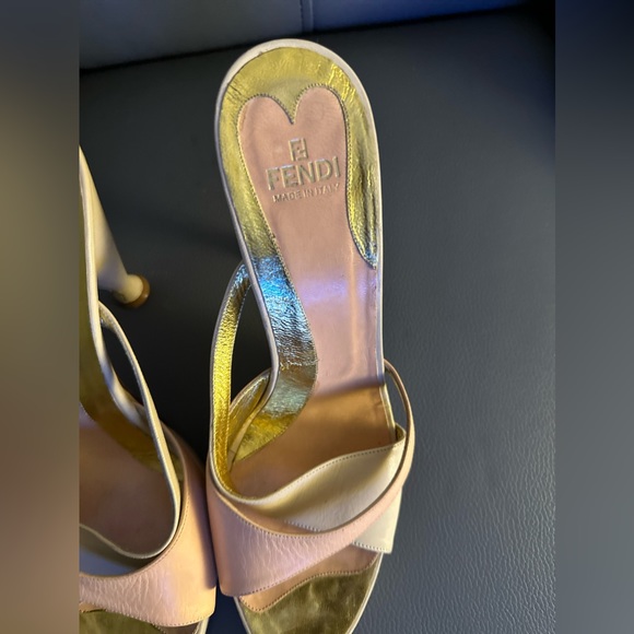 ✨✨✨SOLD✨✨✨ Authentic ladies Fendi shoe - Picture 2 of 7